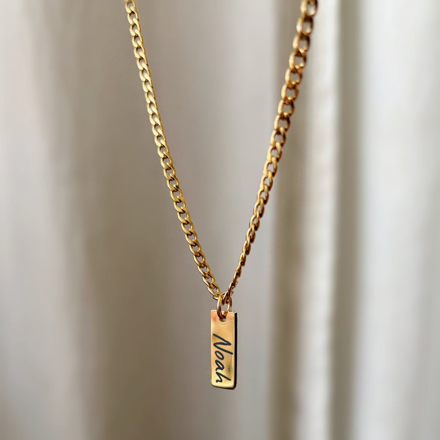 Magia Boricua- Cadena con charm vertical personalizada con nombre