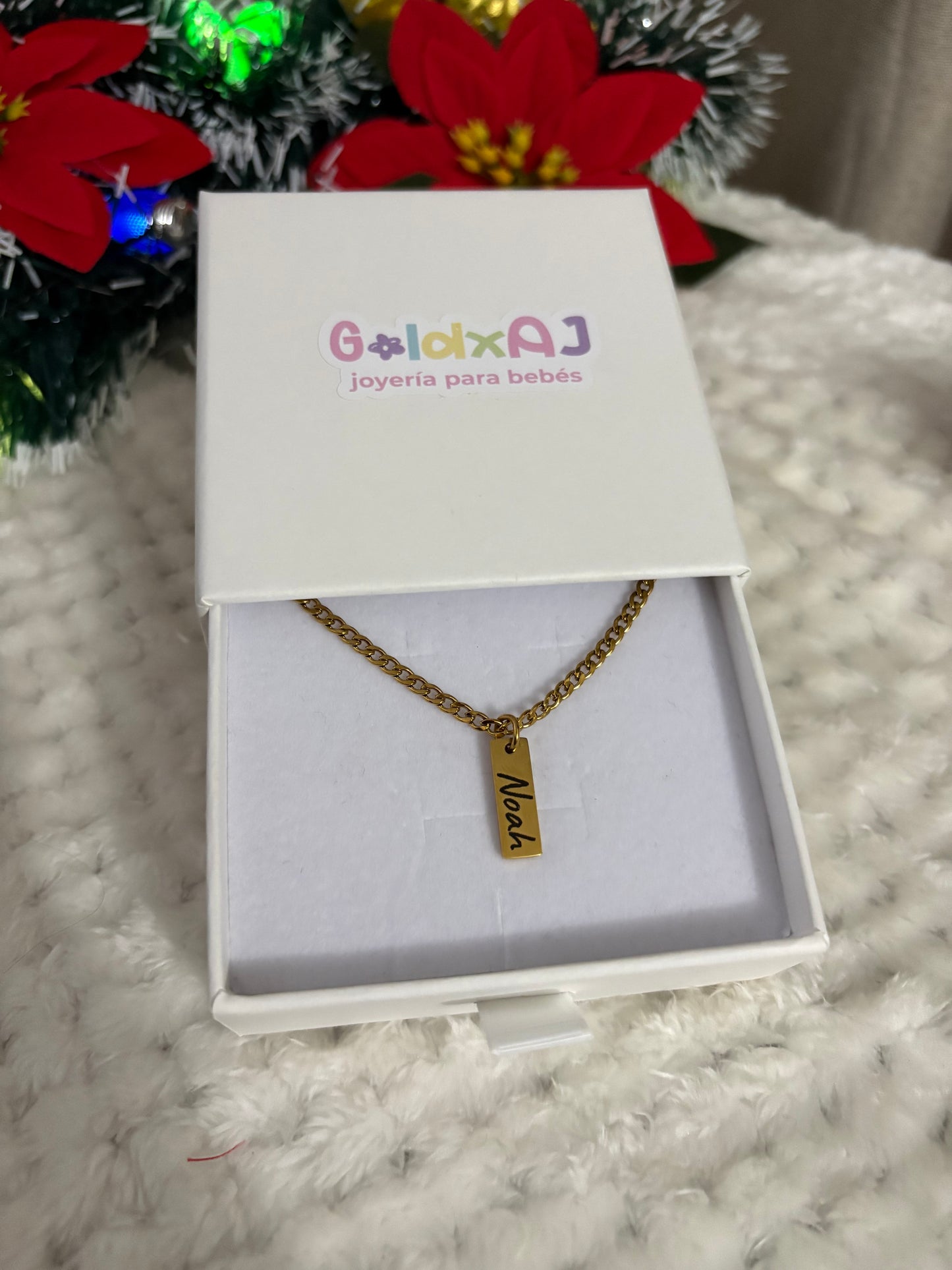 Magia Boricua- Cadena con charm vertical personalizada con nombre