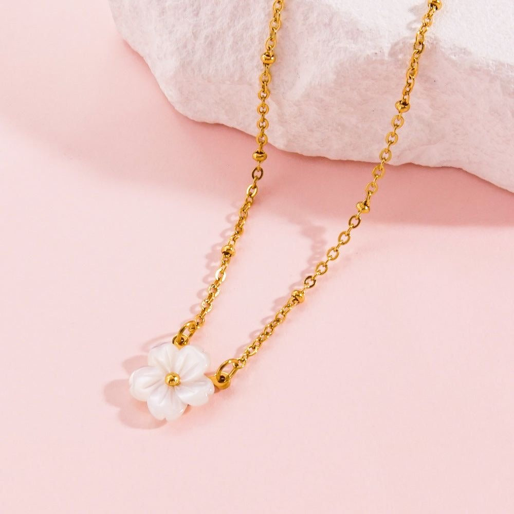 “Flor Dorada” Collar con flor en nácar